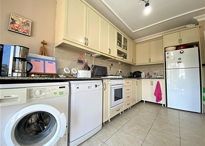 شقة فسيحة 2 + 1 على بعد 300 متر من البحر في منطقة أوبا