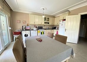 شقة فسيحة 2 + 1 على بعد 300 متر من البحر في منطقة أوبا