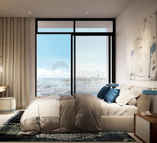 الفخامة والراحة في مجمع سكني مع إطلالة رائعة على نادي اليخوت