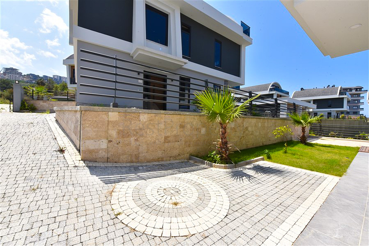 فيلا 4+1 بتصميم عصري في منطقة كارجيجاك الخلابة