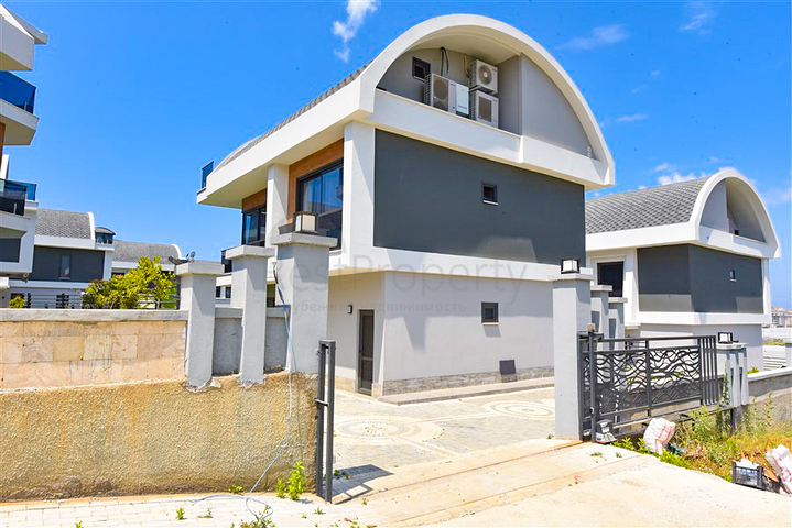 فيلا 4+1 بتصميم عصري في منطقة كارجيجاك الخلابة