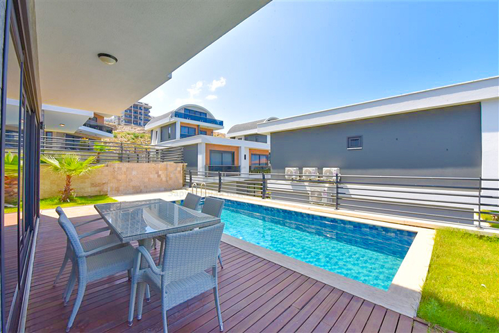 فيلا 4+1 بتصميم عصري في منطقة كارجيجاك الخلابة