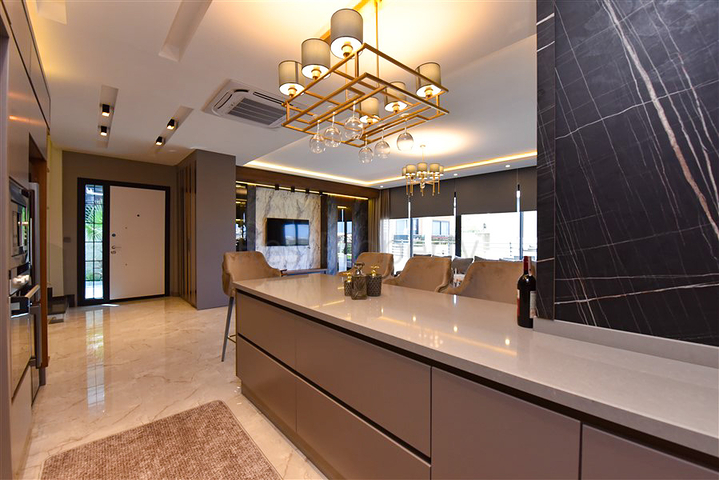 فيلا 4+1 بتصميم عصري في منطقة كارجيجاك الخلابة