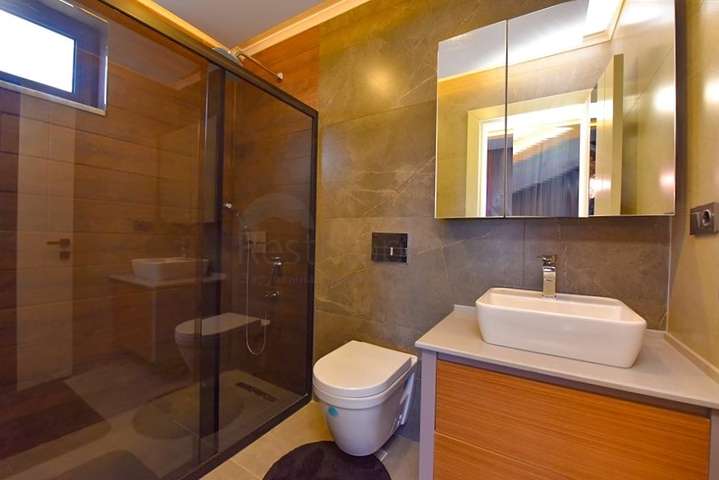 فيلا 4+1 بتصميم عصري في منطقة كارجيجاك الخلابة