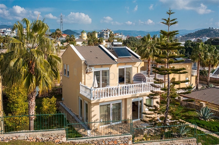 فيلا 3+1 في منطقة كوناكلي