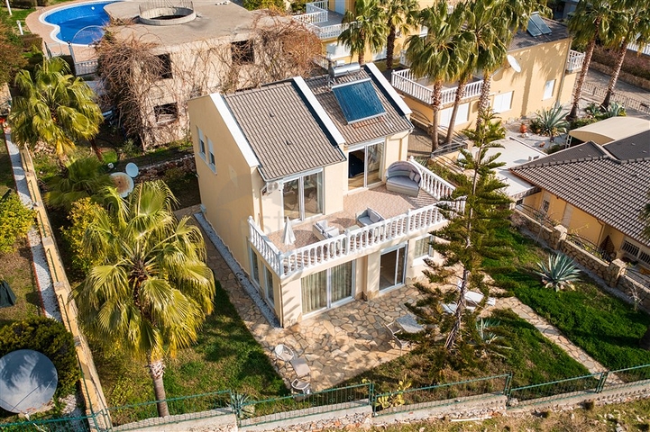 فيلا 3+1 في منطقة كوناكلي