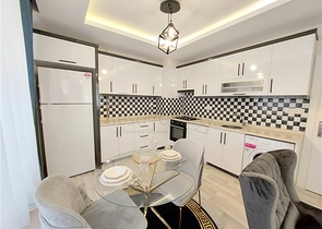 شقة 1+1 على بعد 150 متر فقط من البحر في منطقة محمودلار