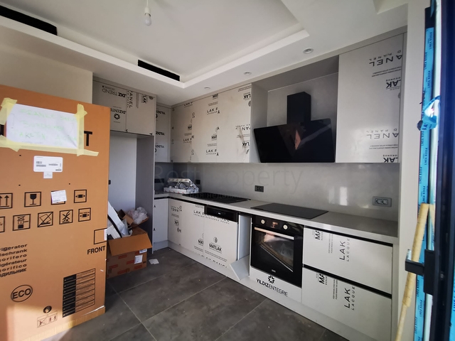 فيلات في منطقة توركبوكيو الخلابة ، محاطة بالخضرة الكثيفة. 