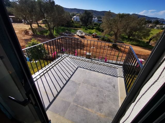 فيلات في منطقة توركبوكيو الخلابة ، محاطة بالخضرة الكثيفة. 