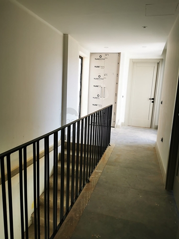 فيلات في منطقة توركبوكيو الخلابة ، محاطة بالخضرة الكثيفة. 