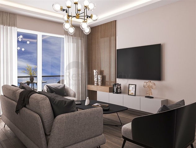 يقع المجمع على بعد 600 متر فقط من البحر في مرسين