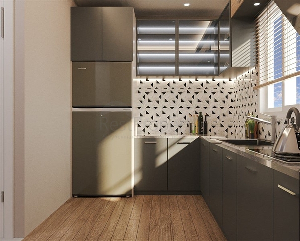 يقع المجمع على بعد 600 متر فقط من البحر في مرسين