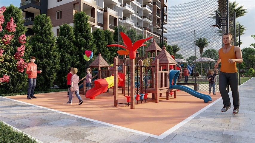 يقع المجمع على بعد 600 متر فقط من البحر في مرسين