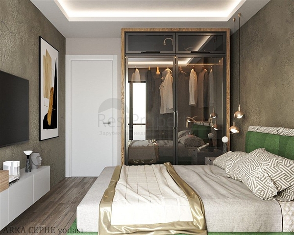 يقع المجمع على بعد 600 متر فقط من البحر في مرسين