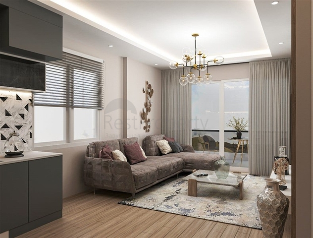 يقع المجمع على بعد 600 متر فقط من البحر في مرسين