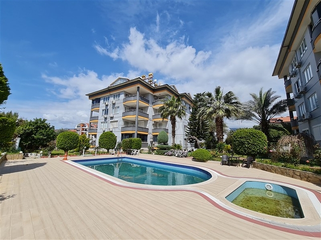 بنتهاوس واسع 3 + 1 مع مطبخ منفصل في منطقة النخبة في أوبا