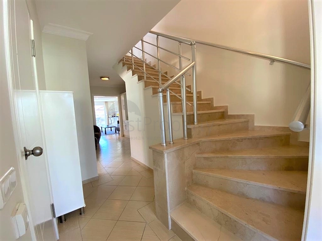 بنتهاوس مفروشة مشرقة من خمس غرف في منطقة أوبا