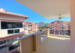 بنتهاوس مفروشة مشرقة من خمس غرف في منطقة أوبا