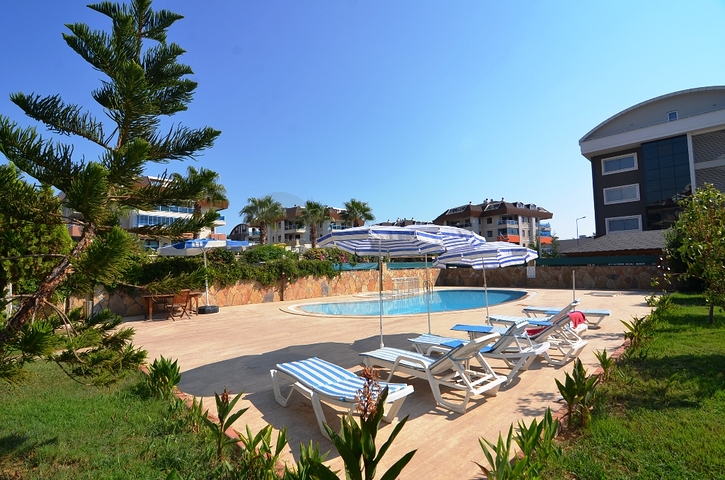 شقة فسيحة 2 + 1 800 متر من البحر في منطقة أوبا