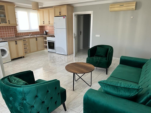 شقة فسيحة 2 + 1 800 متر من البحر في منطقة أوبا