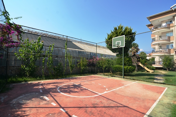 شقة فسيحة 2 + 1 800 متر من البحر في منطقة أوبا