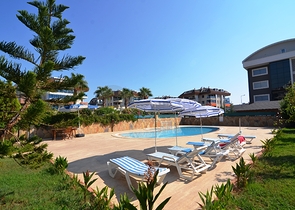 شقة فسيحة 2 + 1 800 متر من البحر في منطقة أوبا