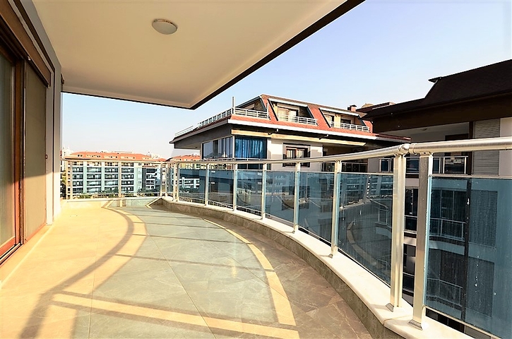 شقق باطلالات مميزة في كيستيل على البحر مباشرة