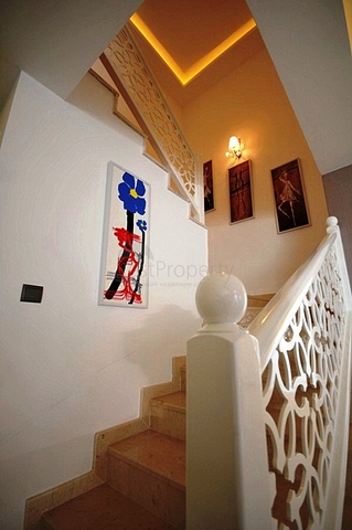 بنتهاوس للبيع في كاستيل/ألانيا