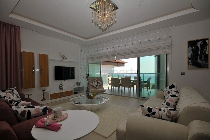 بنتهاوس للبيع في كاستيل/ألانيا