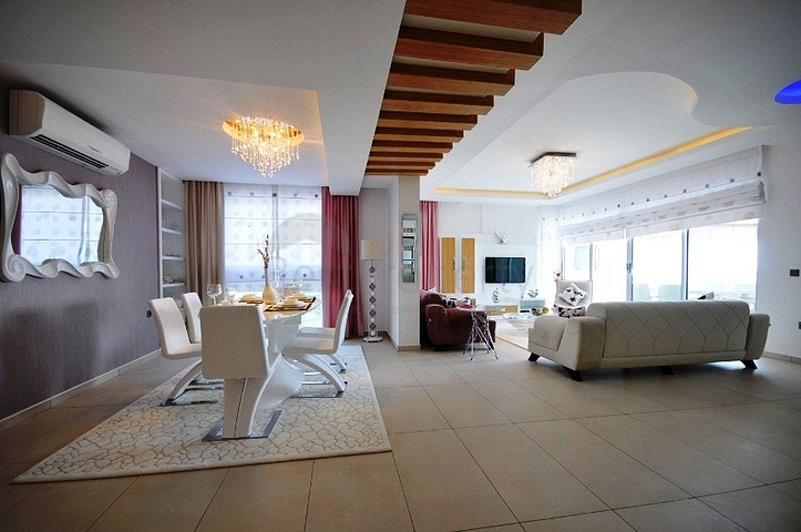 بنتهاوس للبيع في كاستيل/ألانيا