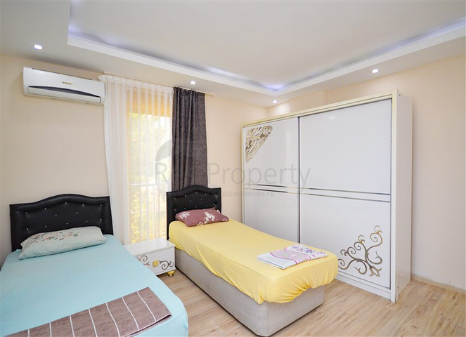 فيلا في سيتا 4 + 1 مع حديقة صغيرة وإطلالات على البحر والجبل في منطقة كارجيجاك الخلابة