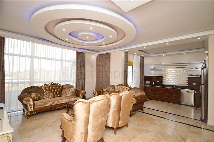 فيلا في سيتا 4 + 1 مع حديقة صغيرة وإطلالات على البحر والجبل في منطقة كارجيجاك الخلابة