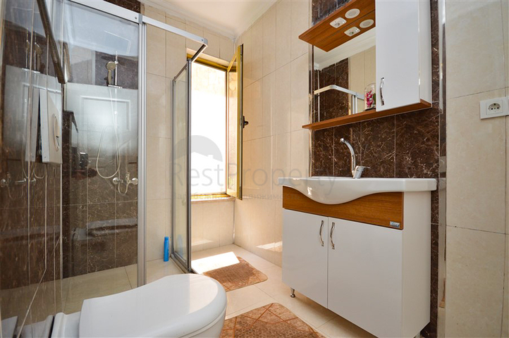 فيلا في سيتا 4 + 1 مع حديقة صغيرة وإطلالات على البحر والجبل في منطقة كارجيجاك الخلابة