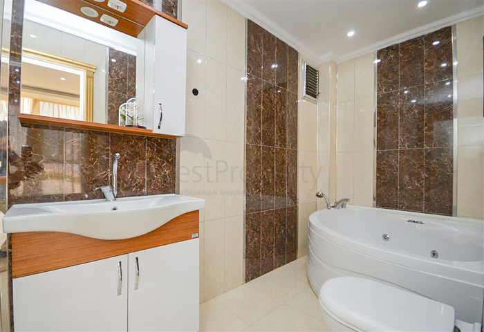 فيلا في سيتا 4 + 1 مع حديقة صغيرة وإطلالات على البحر والجبل في منطقة كارجيجاك الخلابة