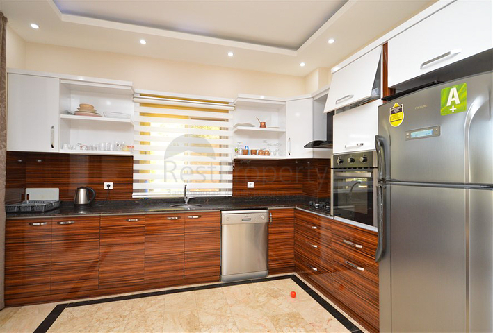 فيلا في سيتا 4 + 1 مع حديقة صغيرة وإطلالات على البحر والجبل في منطقة كارجيجاك الخلابة