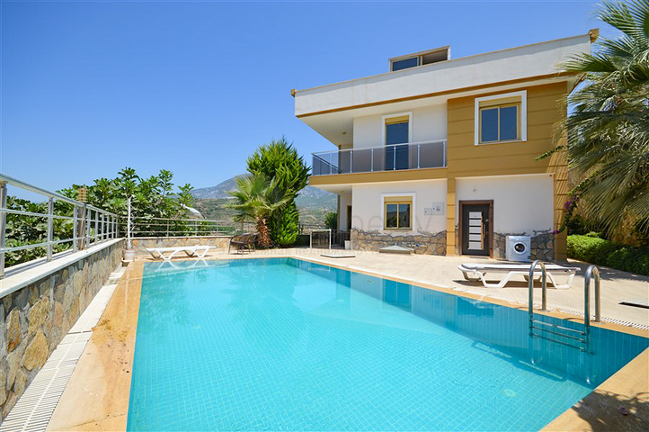 فيلا في سيتا 4 + 1 مع حديقة صغيرة وإطلالات على البحر والجبل في منطقة كارجيجاك الخلابة