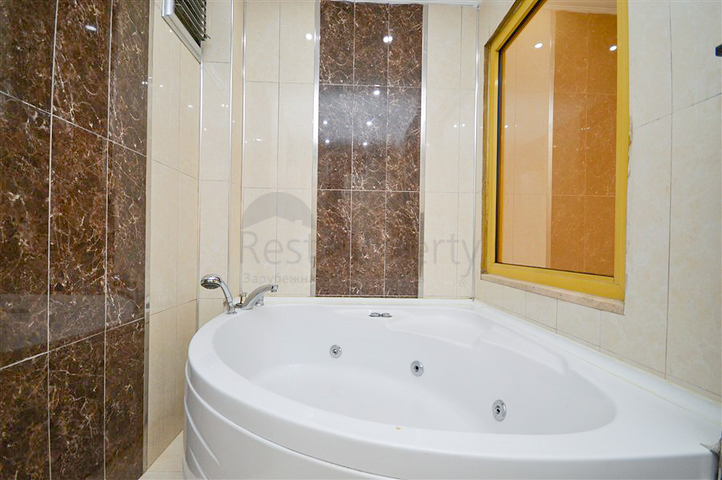 فيلا في سيتا 4 + 1 مع حديقة صغيرة وإطلالات على البحر والجبل في منطقة كارجيجاك الخلابة