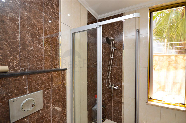 فيلا في سيتا 4 + 1 مع حديقة صغيرة وإطلالات على البحر والجبل في منطقة كارجيجاك الخلابة