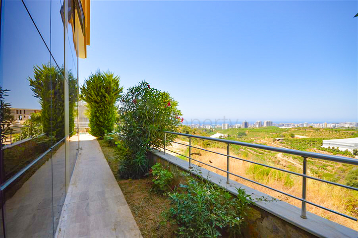 فيلا في سيتا 4 + 1 مع حديقة صغيرة وإطلالات على البحر والجبل في منطقة كارجيجاك الخلابة