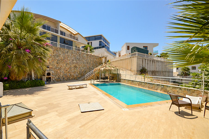 فيلا في سيتا 4 + 1 مع حديقة صغيرة وإطلالات على البحر والجبل في منطقة كارجيجاك الخلابة