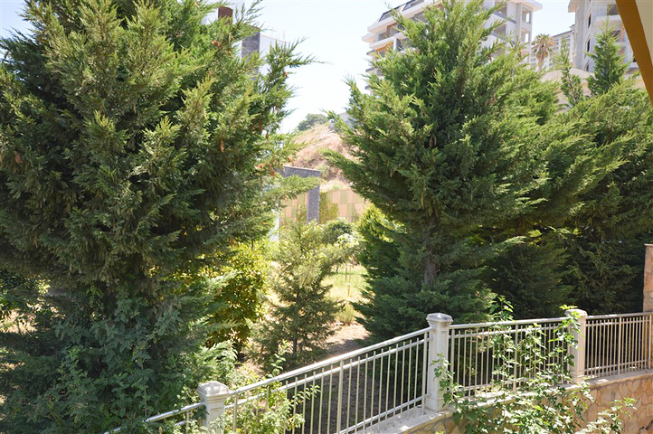 فيلا في سيتا 4 + 1 مع حديقة صغيرة وإطلالات على البحر والجبل في منطقة كارجيجاك الخلابة