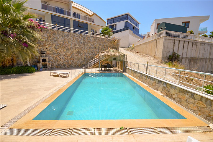 فيلا في سيتا 4 + 1 مع حديقة صغيرة وإطلالات على البحر والجبل في منطقة كارجيجاك الخلابة