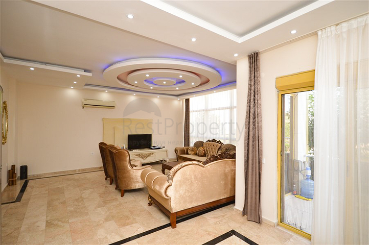 فيلا في سيتا 4 + 1 مع حديقة صغيرة وإطلالات على البحر والجبل في منطقة كارجيجاك الخلابة