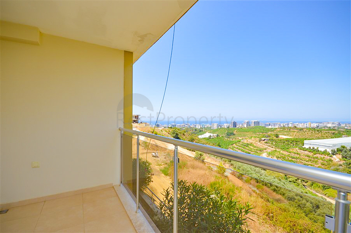 فيلا في سيتا 4 + 1 مع حديقة صغيرة وإطلالات على البحر والجبل في منطقة كارجيجاك الخلابة