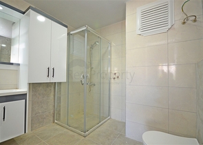 شقة 2+1 مع مطبخ منفصل في منطقة دميرتاش