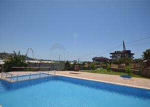 شقة 2+1 مع مطبخ منفصل في منطقة دميرتاش