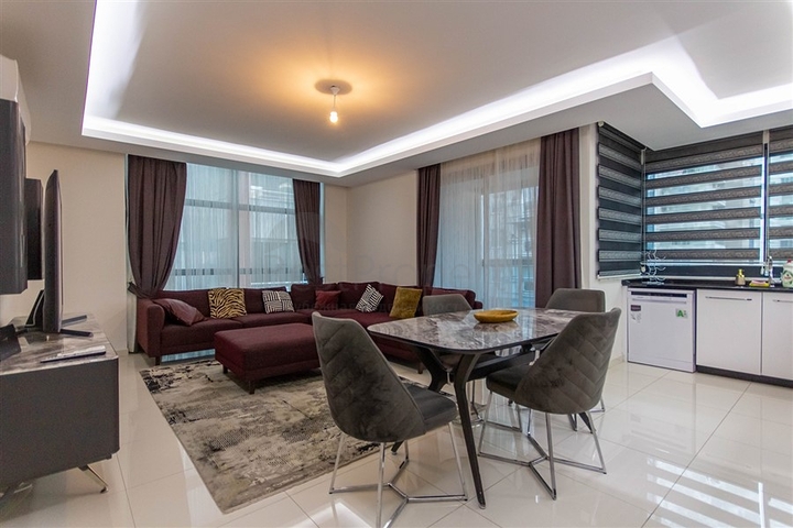 شقة فسيحة 2 + 1 من المالك على بعد 400 متر من البحر في منطقة محمودلار  