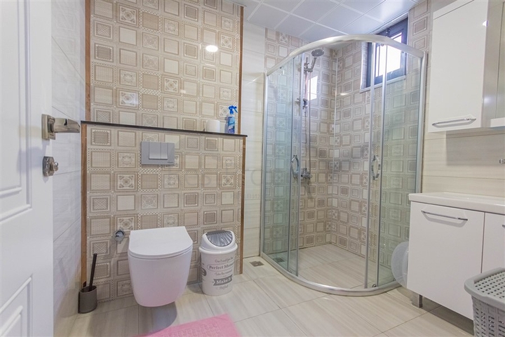 شقة فسيحة 2 + 1 من المالك على بعد 400 متر من البحر في منطقة محمودلار  