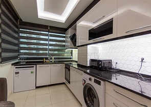 شقة فسيحة 2 + 1 من المالك على بعد 400 متر من البحر في منطقة محمودلار  