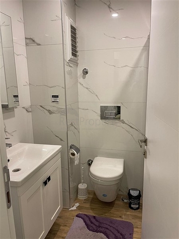 شقة 1+1 في مجمع جديد في غازي باشا ، على بعد 600 متر من البحر